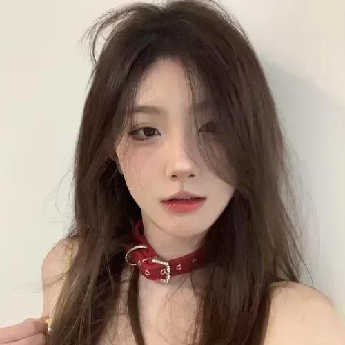 甜美与野性并存，红色发圈与链条项链的完美结合轻奢红色项链 红色项链 红色锁骨链 