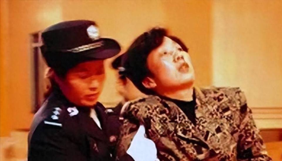 2001年，“女老虎”蒋艳萍被判处死刑，万念俱灰之下，听说只要怀孕就可争取缓刑，