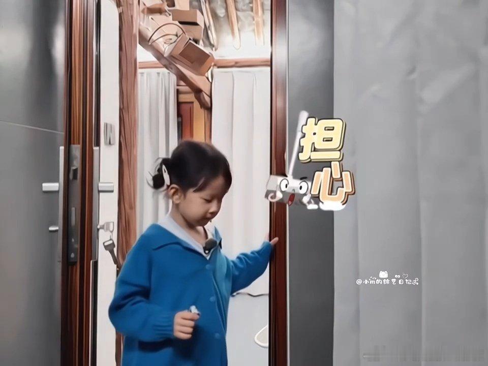 闻闻被智能马桶喷水吓哭了 智能马桶的说明书上没写这一条啊：会随机吓哭一个小朋友。