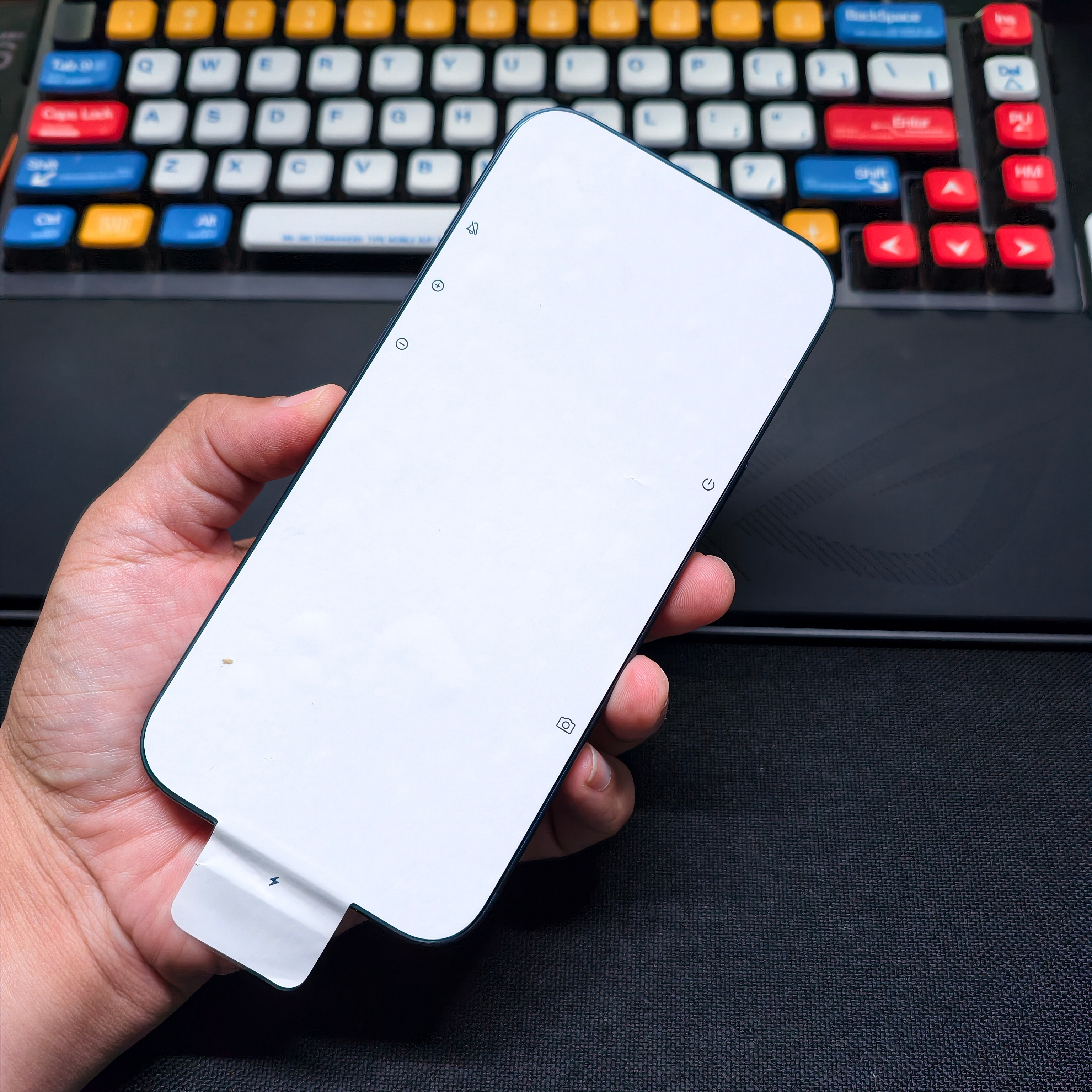 现插播一条广告：5799全新iPhone 17 Pro Max 256G等你来翻