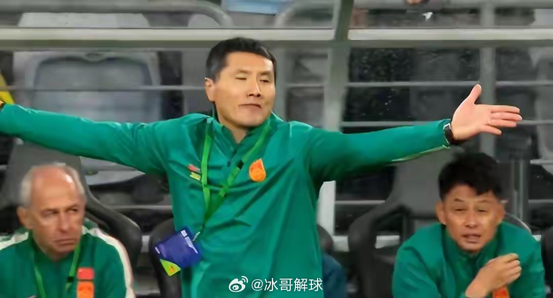 3月27日，国足2-0击败世界杯参赛队库拉索，邵佳一首秀开门红。张玉宁传射、韦世