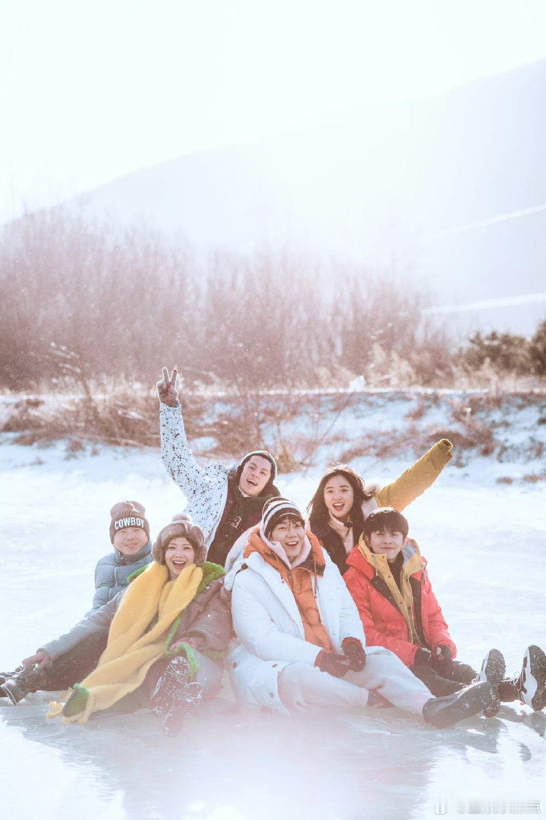 亲爱的客栈全员晒8年前照片全员 8 年前照片，真的被这四个人狠狠戳中了～后知后觉