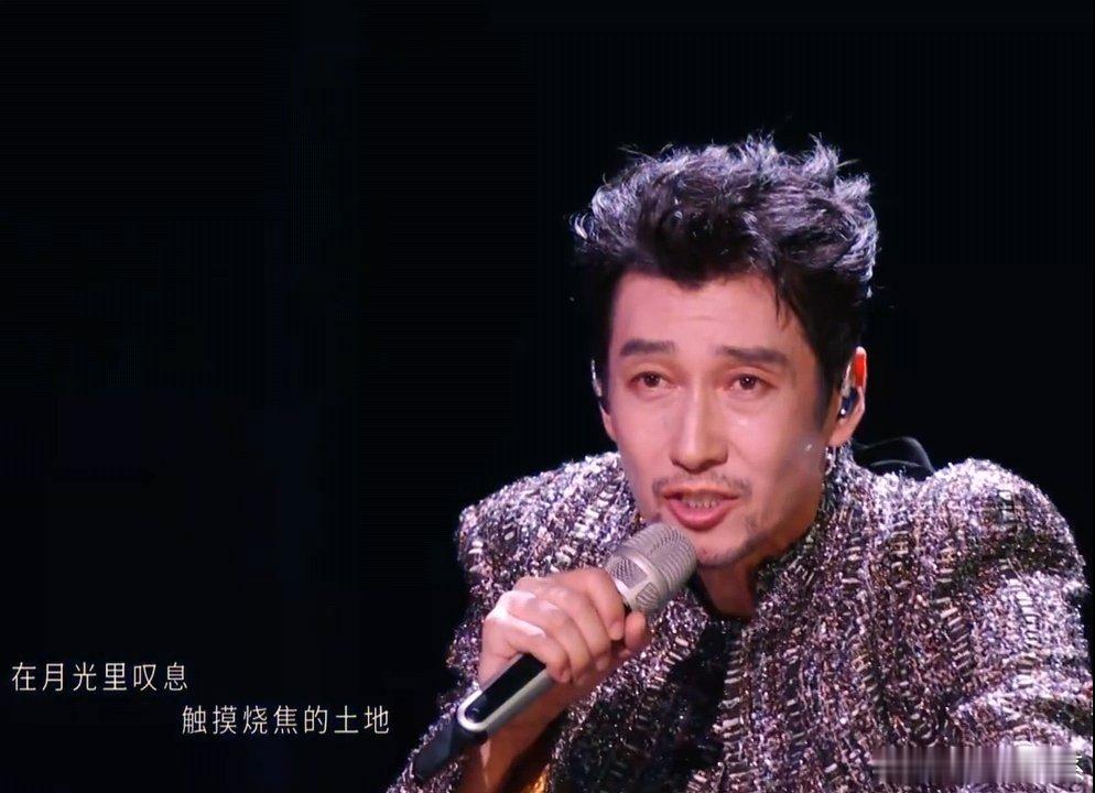 杜华买过满江的专辑现在是叔圈天菜 