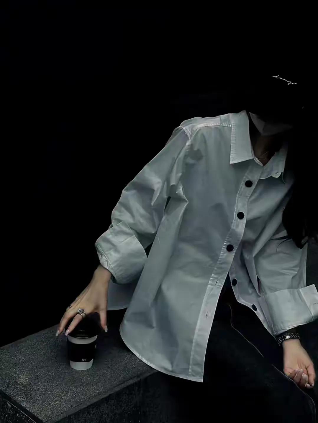 不要试图在任何人身上找答案，人生本就是一场属于自己的孤独旅程。每个人都有各自的境