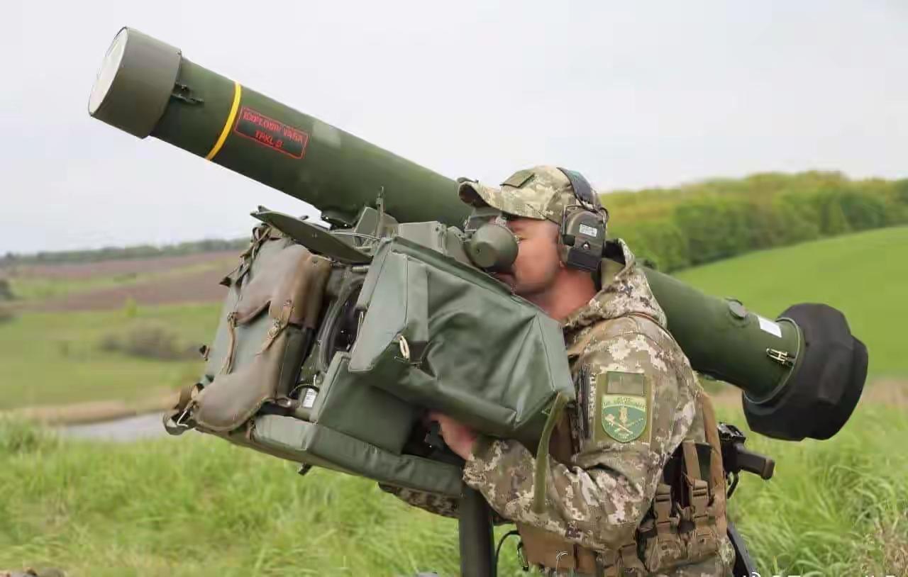 维尔纽斯宣布，将向乌军援助 30套 RBS-70 便携式防空导弹系统。
​“这是