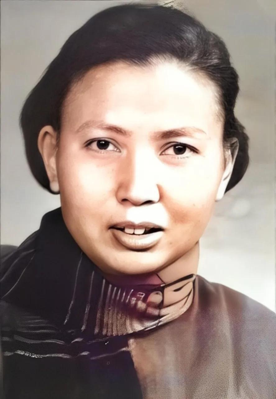 1941年，21岁的女战士莫林被活埋前，敌人竟突然问：“你认识莫林吗？”莫林一听