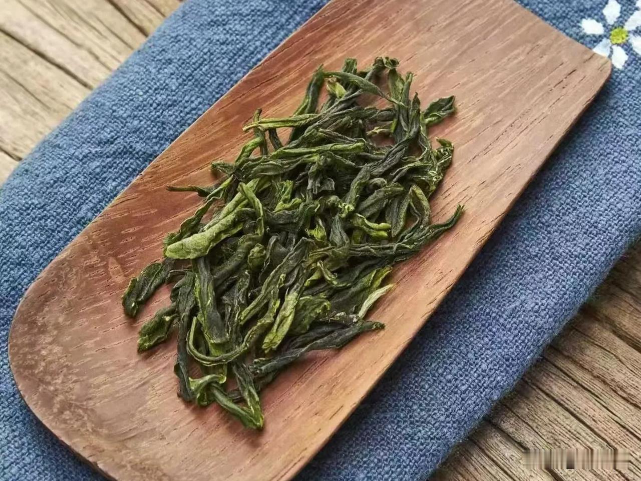 特级一等的六安瓜片🍵喝起来有多绝？

早茶品一泡齐山蝙蝠洞头采的六安瓜片，直接
