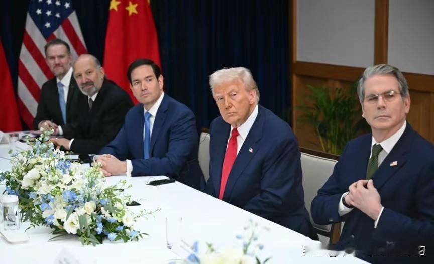 最近中美谈拢了，美国暂停了针对芯片出口的“50%穿透规则”，直接把荷兰晾在一边。