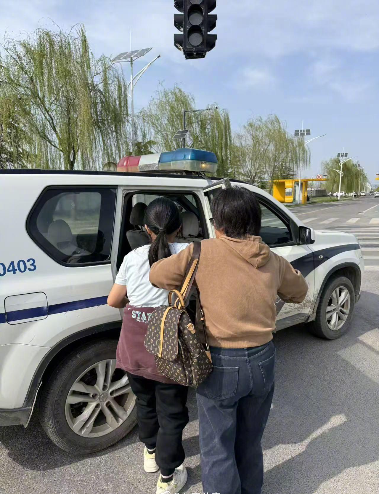 【女童突发心脏病 鄠邑交警紧急护送就医】2026 年 3 月 28 日， 鄠邑交