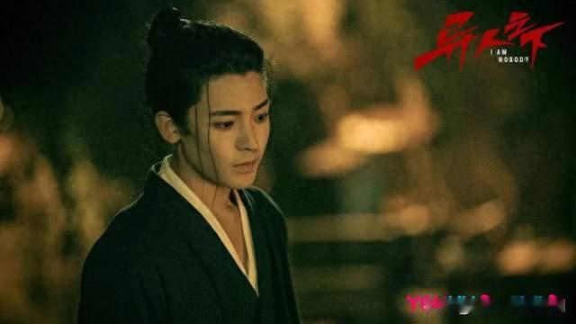 侯明昊《异人之下》里把王也的松弛感刻进骨子里，连原作者都点赞