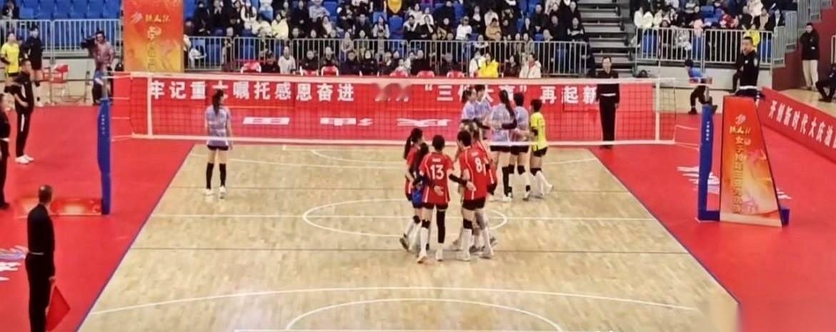 有时候，数据比输赢本身更残忍。
娜塔莉娅，26次进攻，拿到15分。
陈鹤心，25