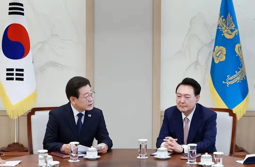 这次尹锡悦是彻底跑不了了。韩国检方8日表示，已将总统尹锡悦作为嫌疑人立案调查。1