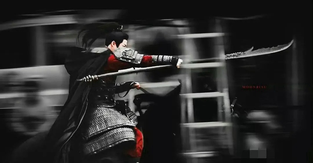 刘宇宁《折腰》里用的刀有1米75长… 