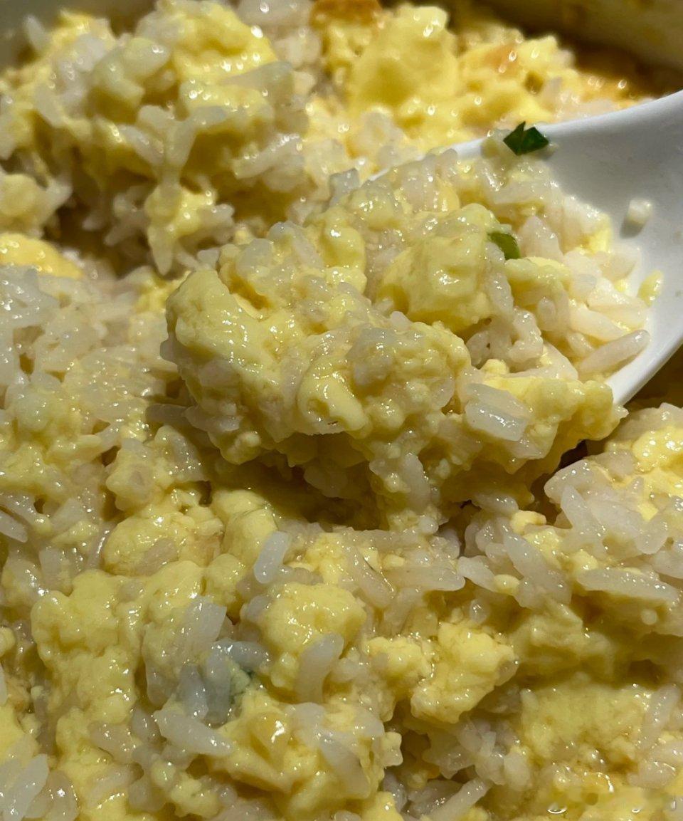 鸡蛋羹 拌饭鸡蛋羹就是为拌饭而生的而且一定要充分搅拌均匀的才好吃[色] ​​​
