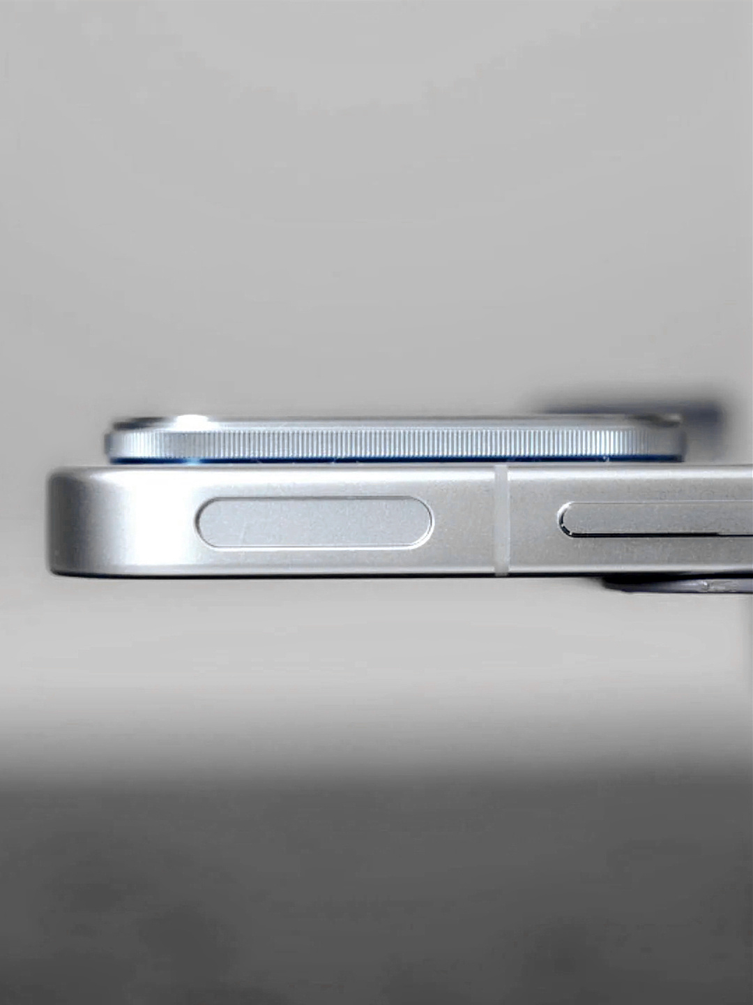 单就颜值这一块，我是真心喜欢iQOO 15 Ultra的这种棱角分明的“质感机”