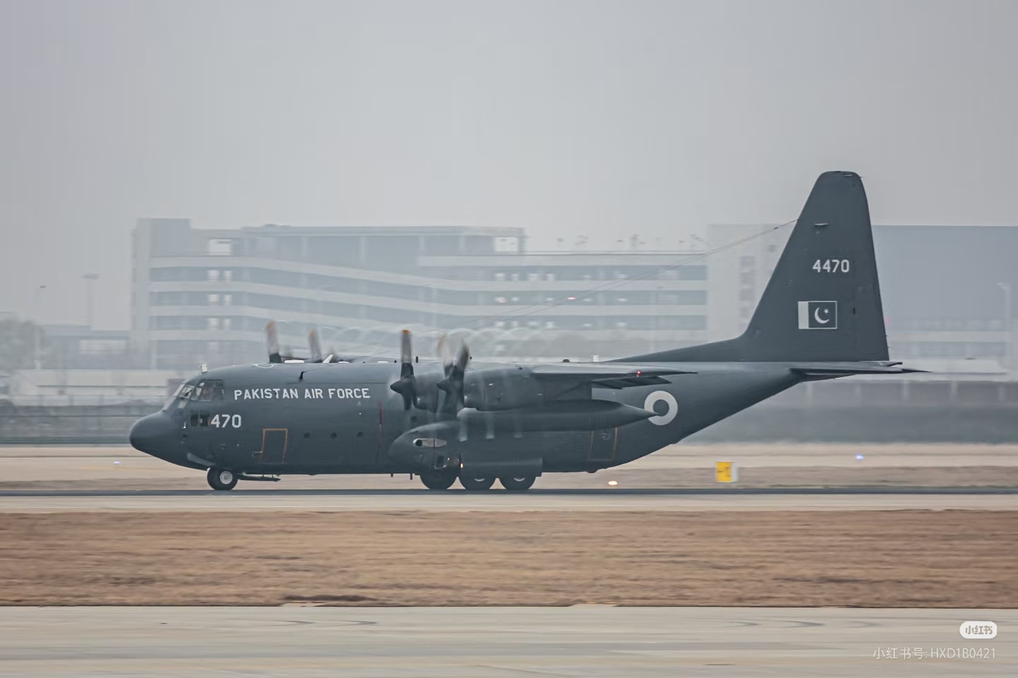 巴基斯坦空军一架C-130H运输机昨天在郑州经停。难道是补充PL？巴基斯坦空军
