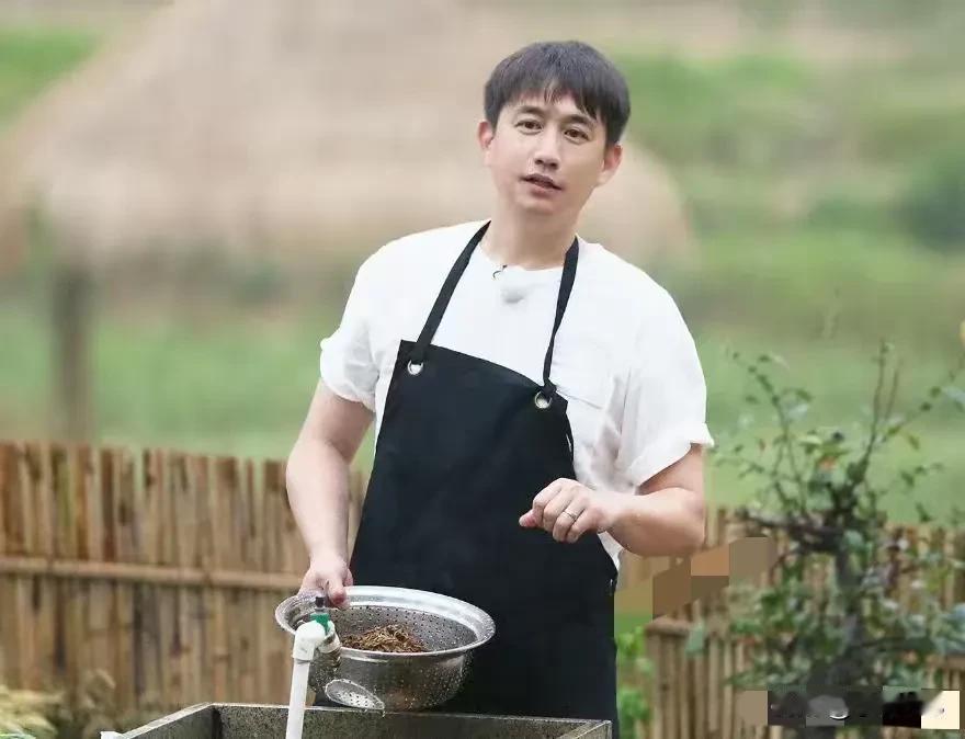 谁跟我一样，以前看节目以为黄小厨做的饭真的好吃的，谁知被大家一分析之后，再看那些