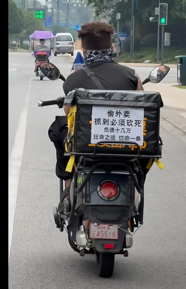 看来真有人偷外卖，而且还不是一次两次。