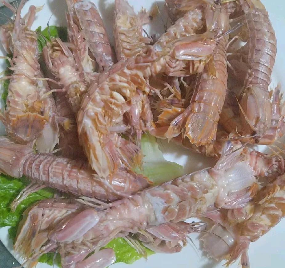 螃蟹，皮皮虾，八爪鱼，鱿鱼，带鱼，黄花鱼，鲅鱼等，是秋天里比较好吃的海鲜，不但味