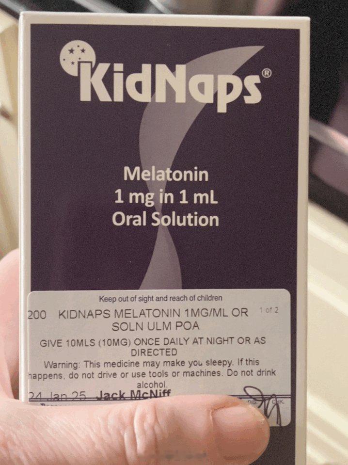 在爱尔兰，您可以给孩子服用一种药物（褪黑素1mg溶于1mL口服液），让他们昏昏欲