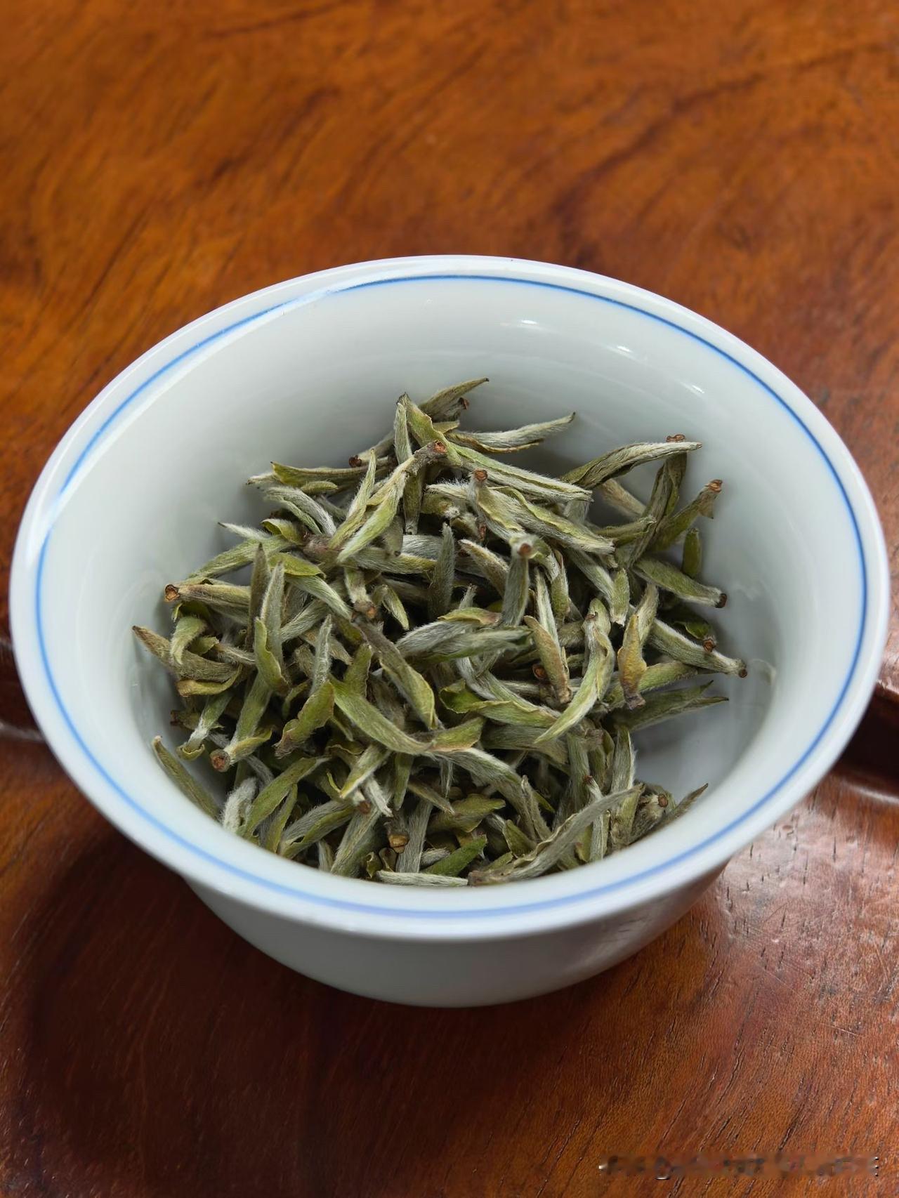 一篇看懂白毫银针怎么选？盘点与白牡丹差异。
白毫银针全攻略，一篇看懂怎么选！
	