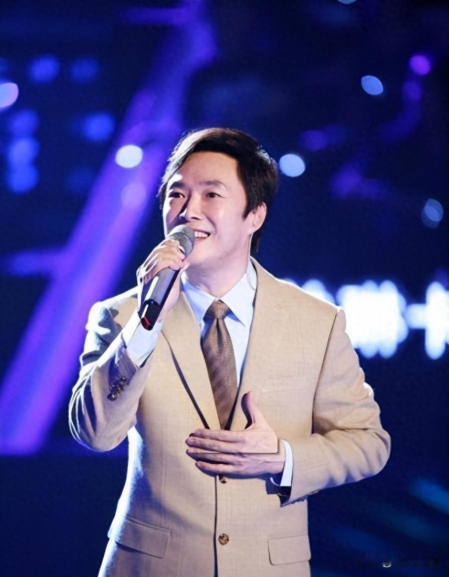 喜欢听费玉清唱的《一剪梅》吗? 我是70后，相信那个年代的人一般都喜欢费玉清唱的