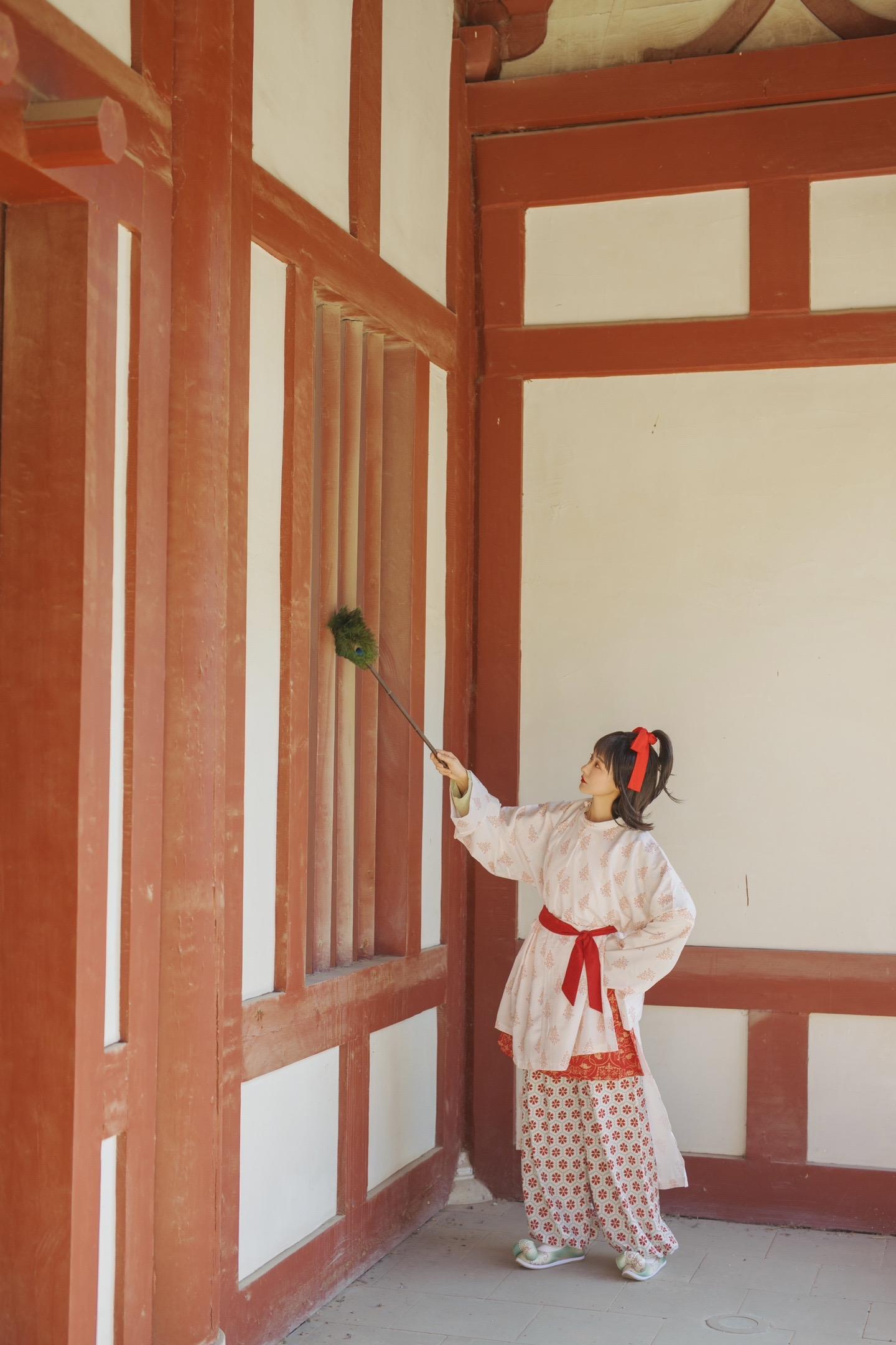 晚唐五代｜今天是俏皮的小侍女一枚。✨壁画里出逃了一枚俏皮的小侍女呀！这...