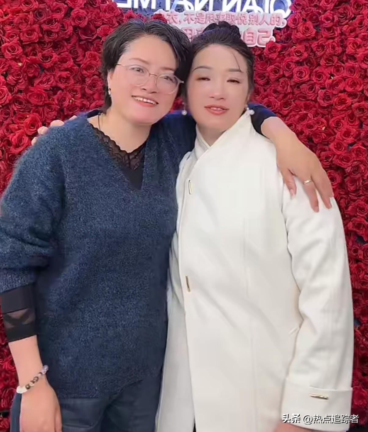 今天，谢浩男妈妈许健开启了年后的首场带货直播。早晚各刷到一次，进入直播间一看，人