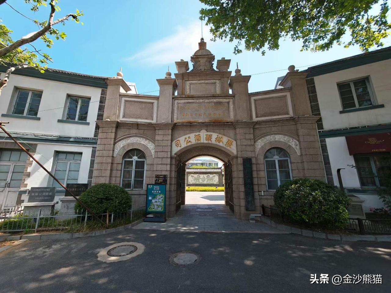 打卡张裕酿酒公司，看公司百年的变迁。
图文原创：成都市摄影艺术家协会  乔建文