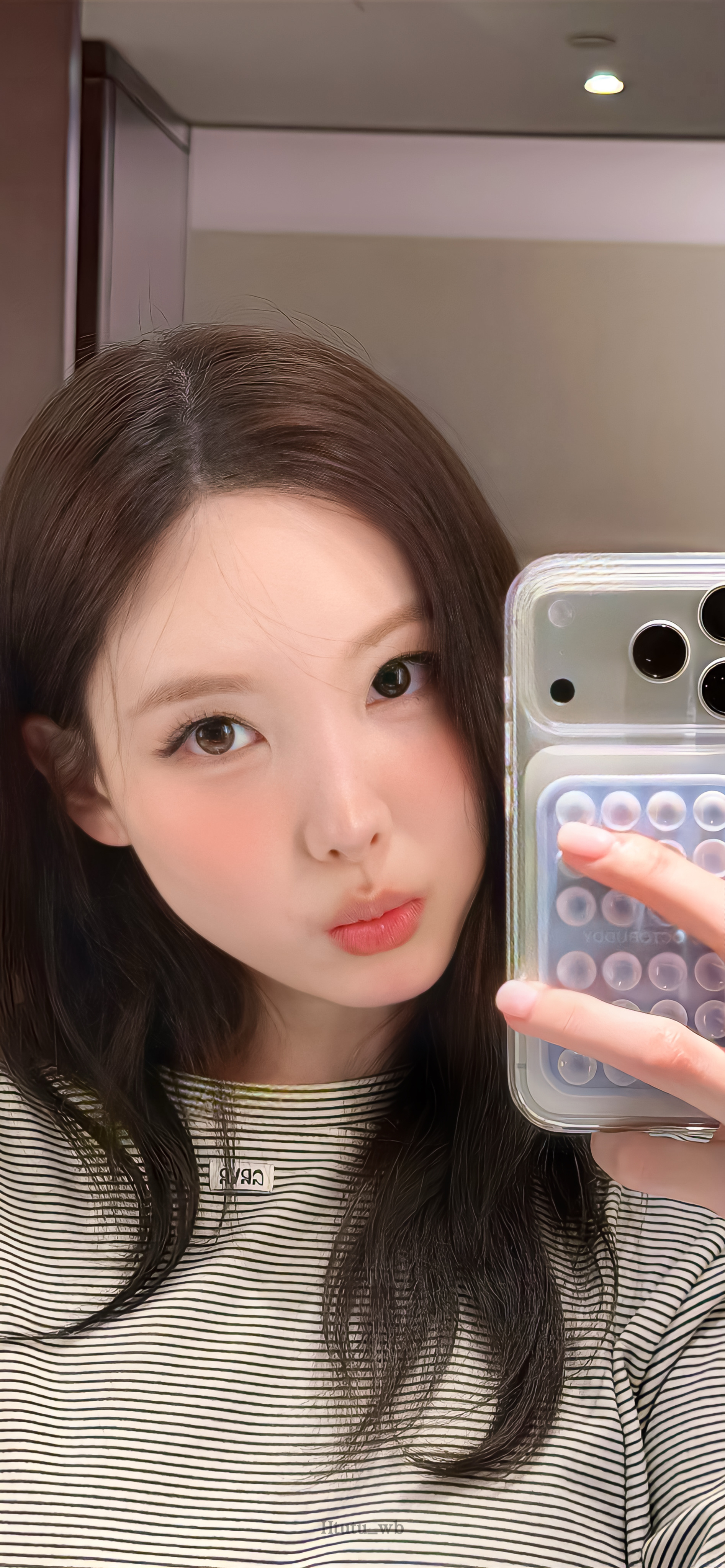 林娜琏𝑵𝒂𝒚𝒆𝒐𝒏壁纸更新啦～🐰🥯🫧 