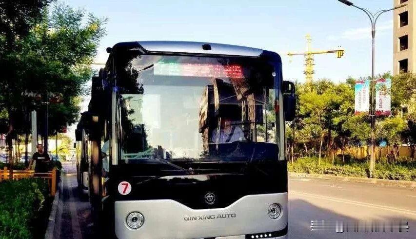 公交7路等线路临时绕行的通告

广大市民、乘客朋友们： 按照市城建项目计划安排，