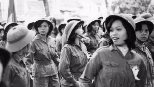 1979年，越南女兵假扮成农妇混入我军队伍，并使用了很多阴险手段。为了识别这些女