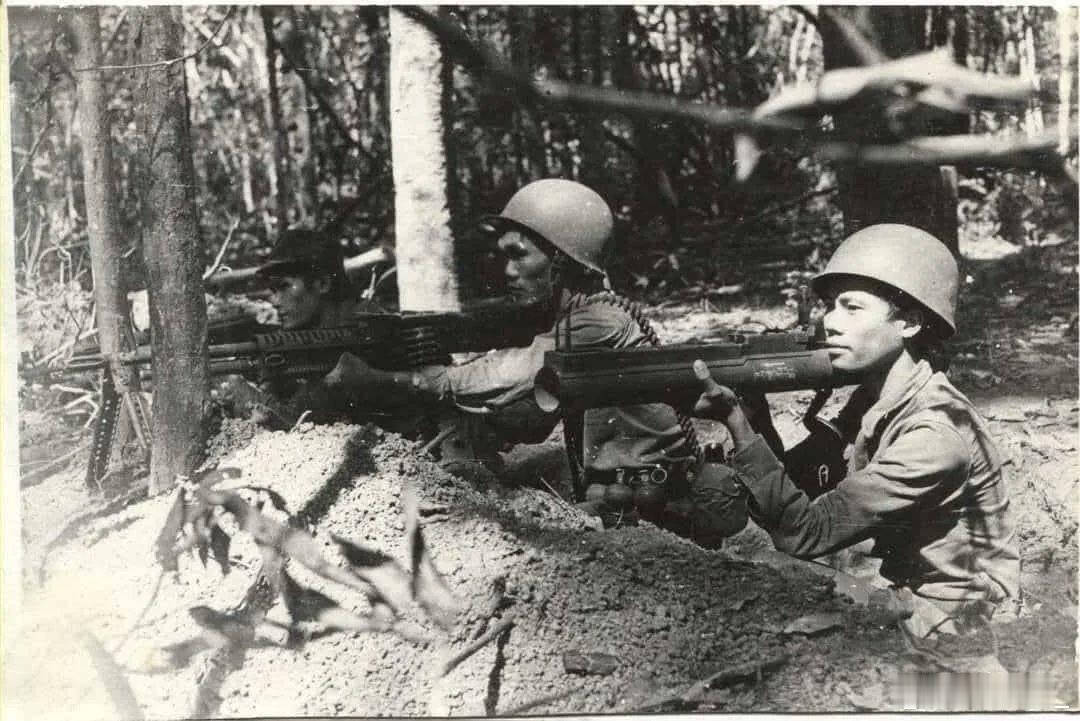 1978年底的侵柬越军，全美械化，使用缴获南越的M-60机枪和M-72火箭筒，以