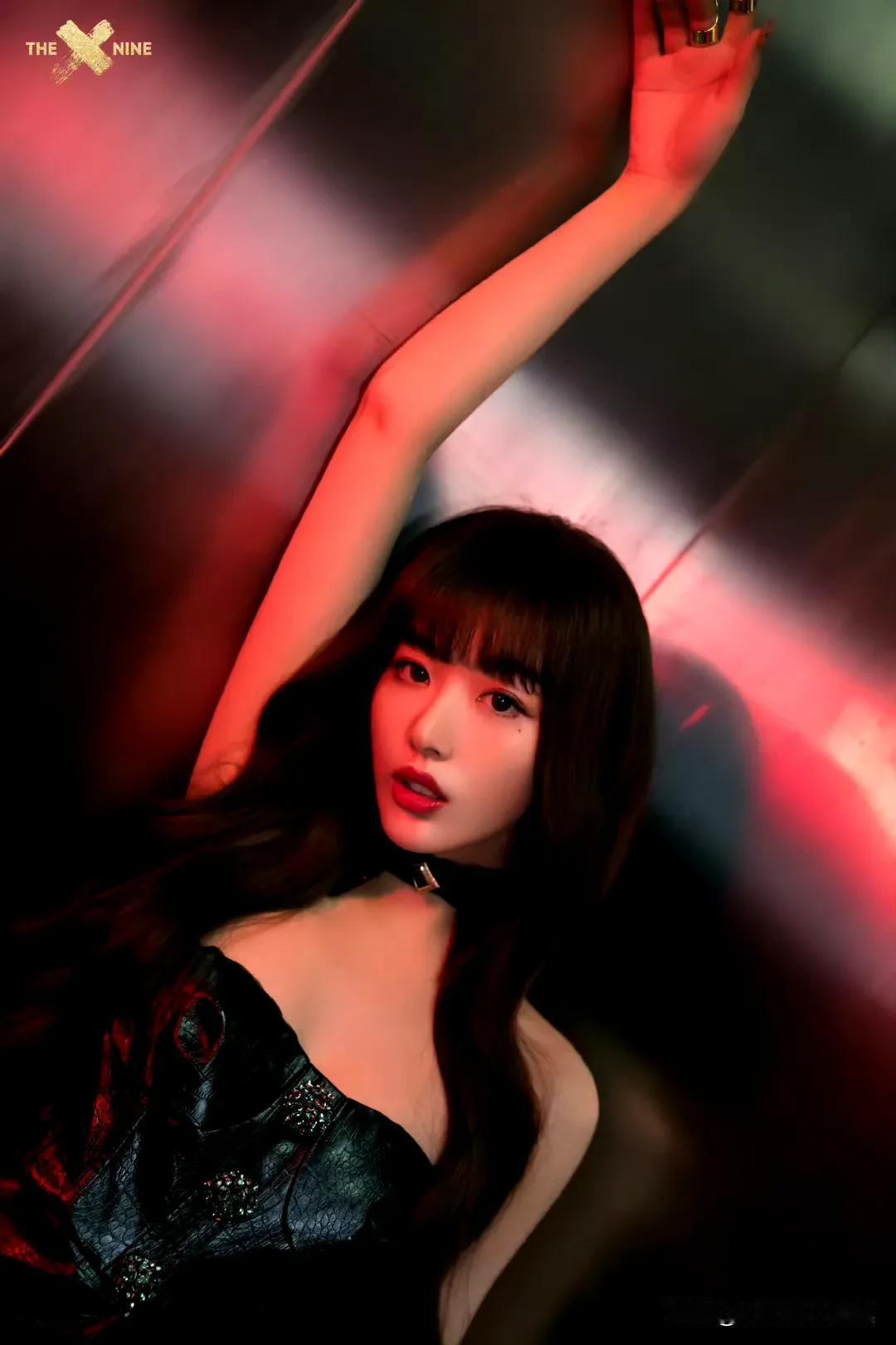 女人如何穿出含蓄的性感?孔雪儿这大长腿绝了 ​​​