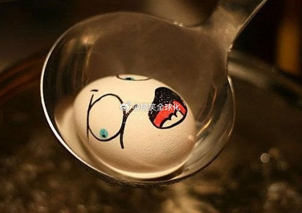 老婆今天心情不错，聊天时问我和她相处是什么感觉？我回答说跟过年放鞭炮一样。“那就