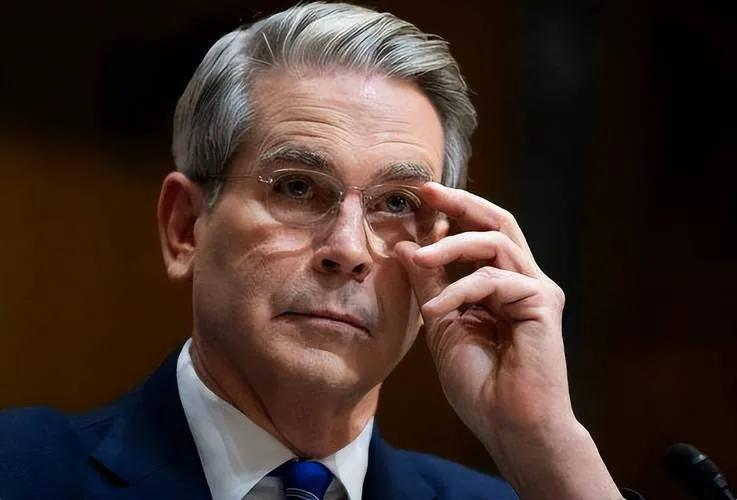 霍尔木兹海峡突然姓“美”了，美国消费者新闻商业频道报道，贝森特3月16日外界宣布