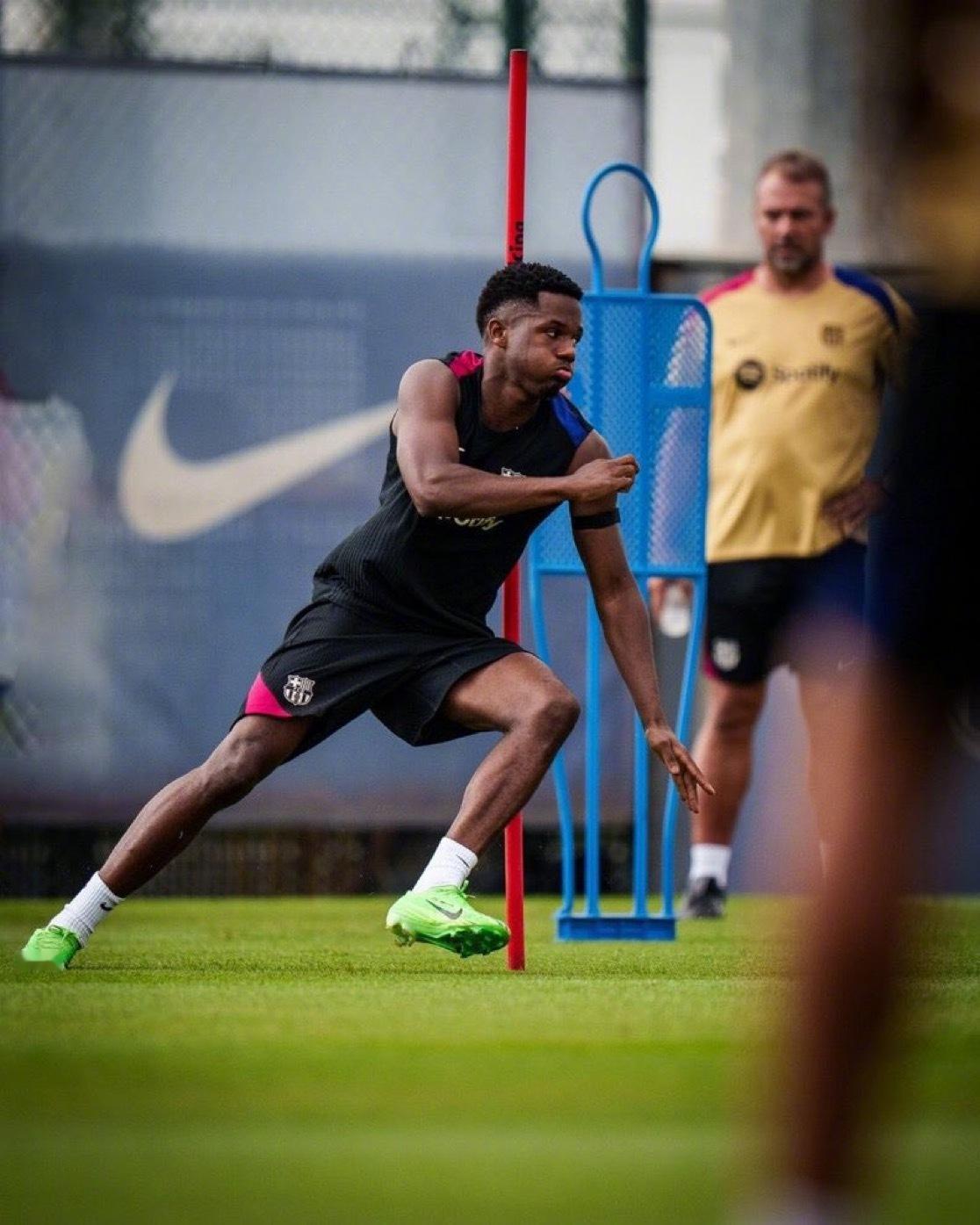 汉斯·弗利克评价安苏·法蒂：“我希望安苏回归时，他能展现出季前赛时的水平。”“我