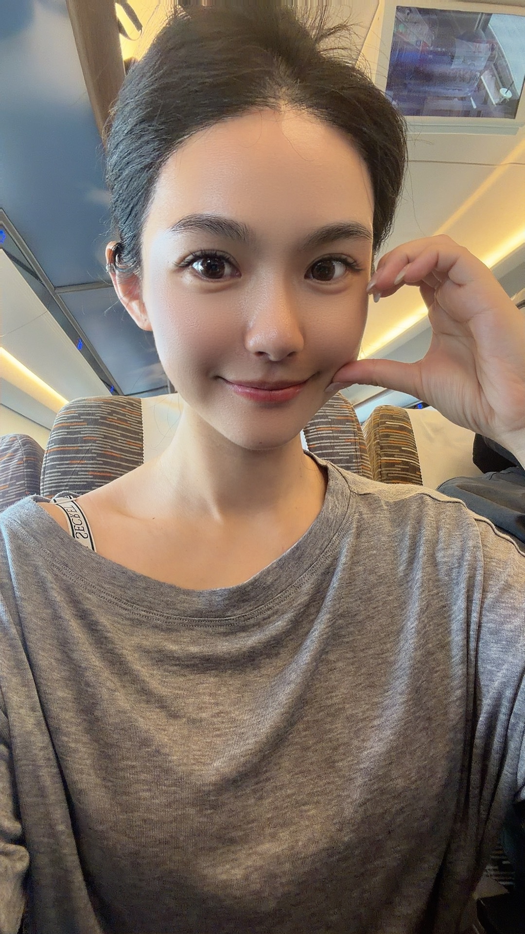 高铁🚄快速【撸妆】立刻就变身！