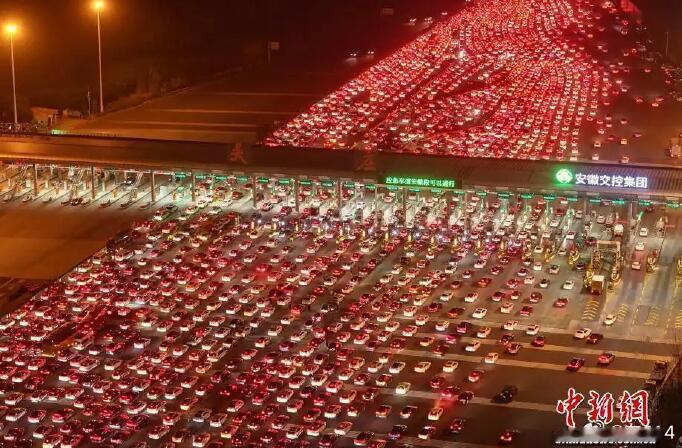 每年固定节目，肯定有“压哨”赶上免费的，也一定有差一秒钟赶不上免费的。其实就不是