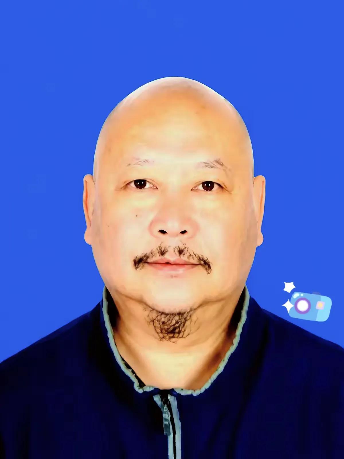 他跳下去的时候，外套都没脱！
52岁，湖南师大美术学院教授、博士生导师，那双手平