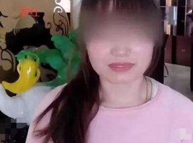 贵州毕节，一男子在外打工，家里父母怀疑儿媳出 轨，便打电话叫他回来捉 奸。连蹲4