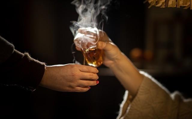 现代社会，男性健康问题日益受到关注，尤其是衰老的速度越来越快。许多人以为，烟酒才