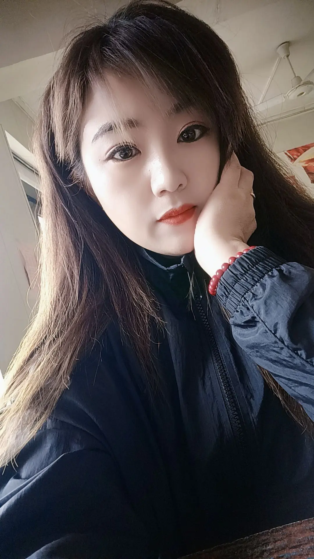 成年人哪有什么避风港，心情不好的夜晚，都是一个人在撑着，熬不住也要硬熬...