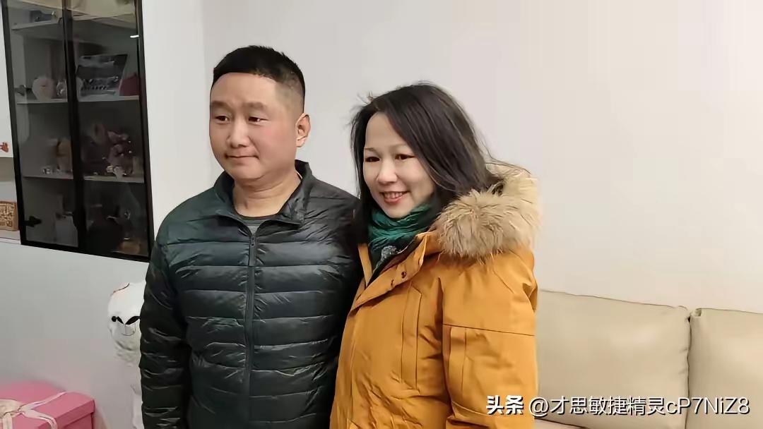 北京，1女子坐车前往河南见素未谋面的男子，见面后，女子冲上去拥抱男子含泪道：对不