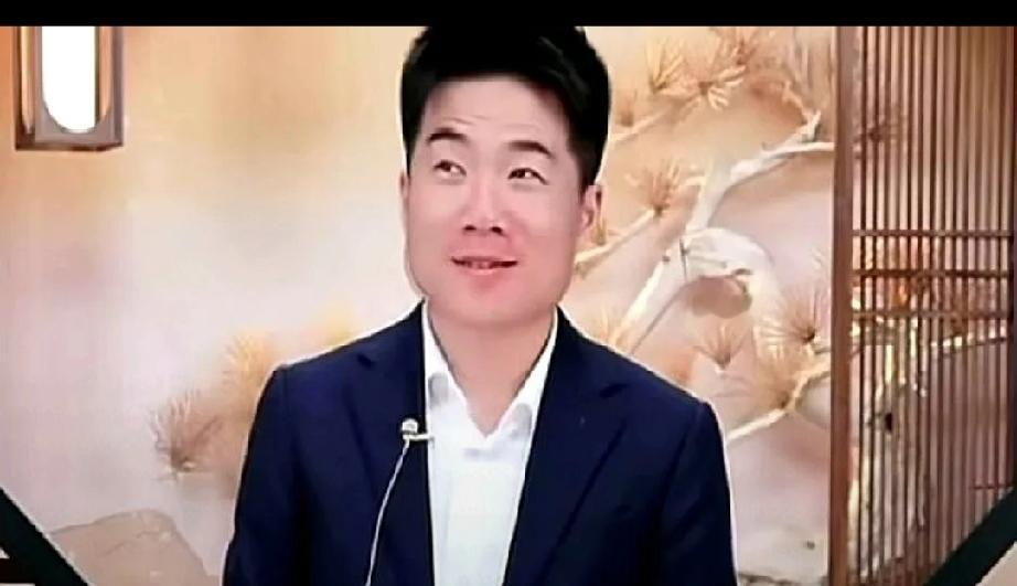 董宇辉直播间遭遇粉丝催婚，机智回应引发热议！
网友：
缘分到了自然公开，这才是真