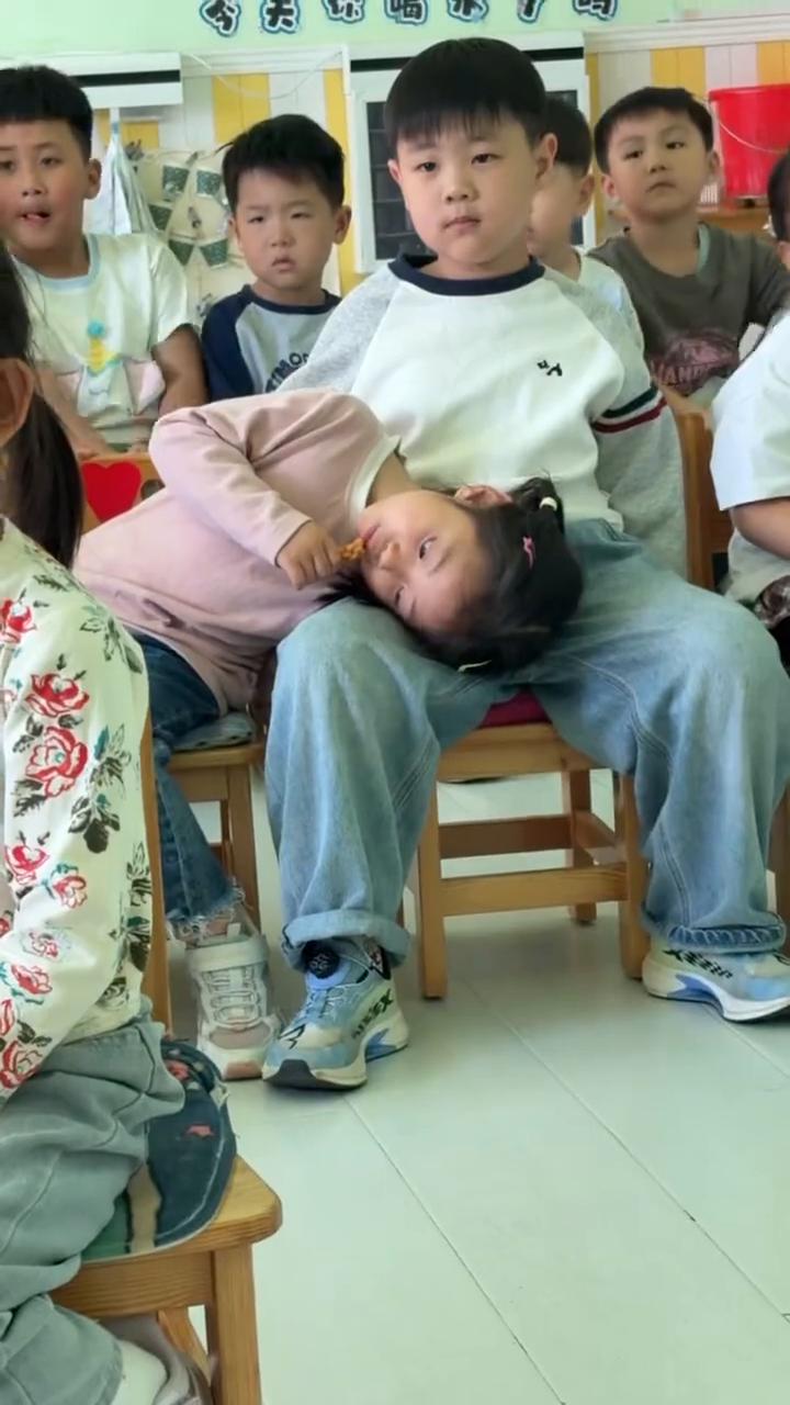 你别笑。