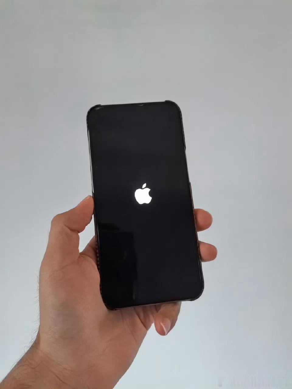 iPhone千万不能把内存用完现在估计很多年轻人都不知道什么是“白苹果”了，印象