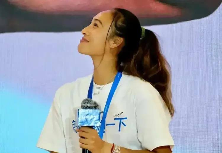 郑钦文
中国网球的代表人物
世界排名前十
奥运金牌得主
怎么一下子冒出这么多黑子