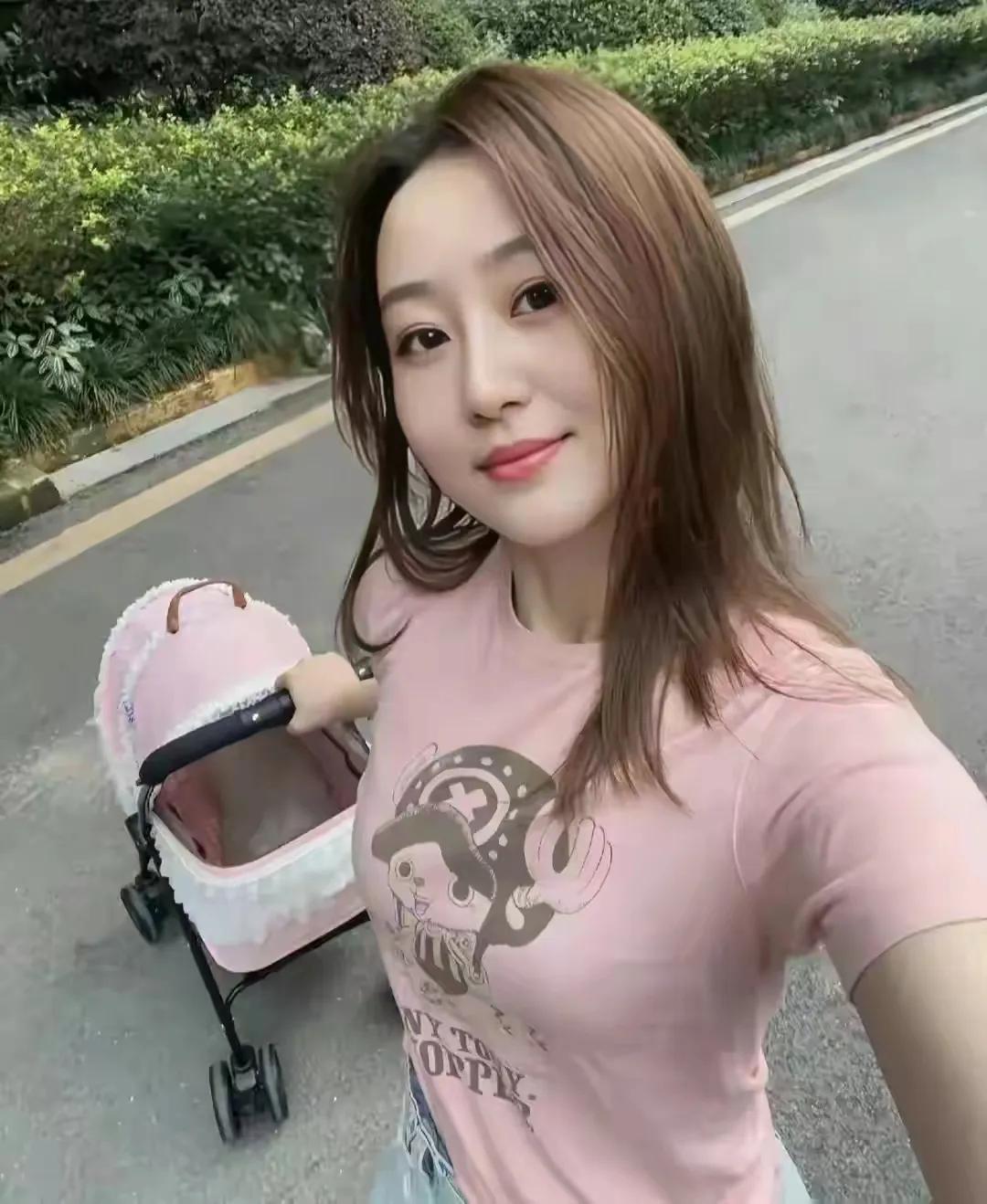 自从我有了负债，我就明白了几个道理
 亲戚是这个世界上最无用的社会关系，怕你有，