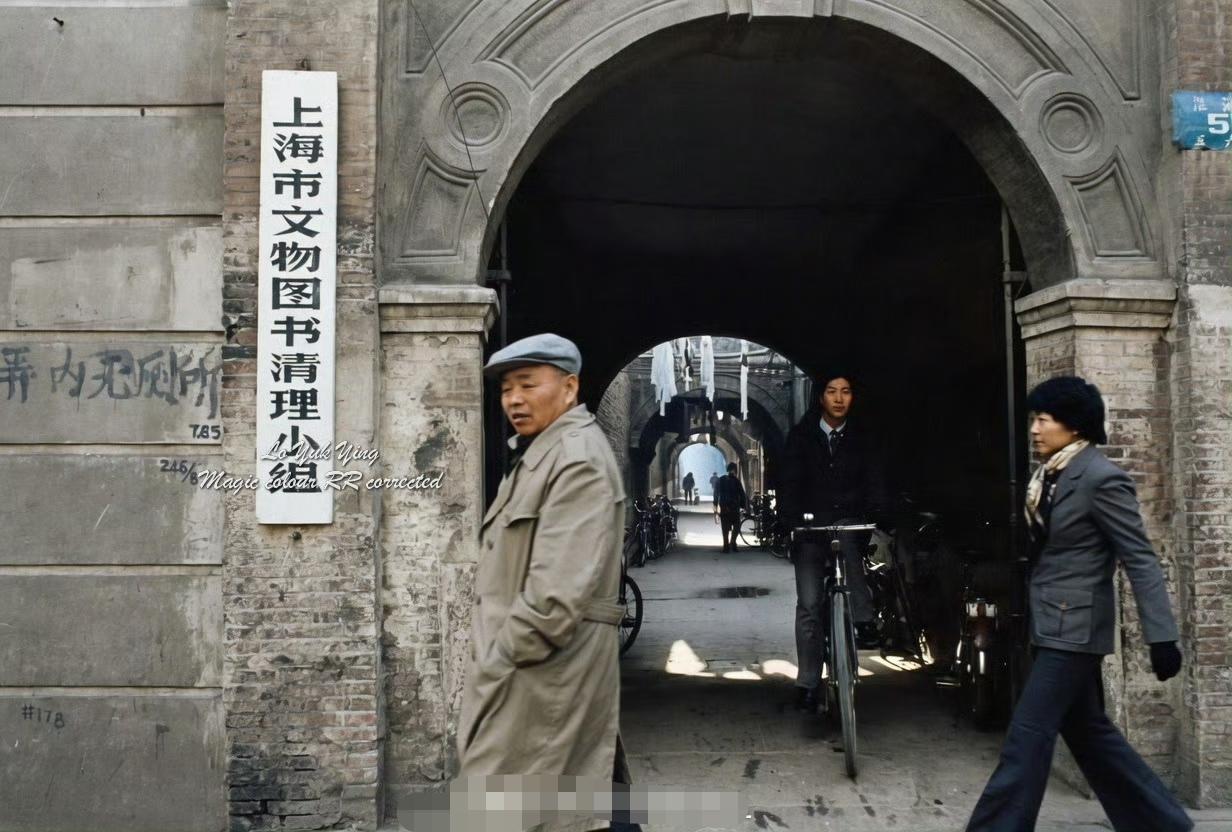 小时候老家人就怕来上海，其中理由之一，就是尿急了找不到厕所。